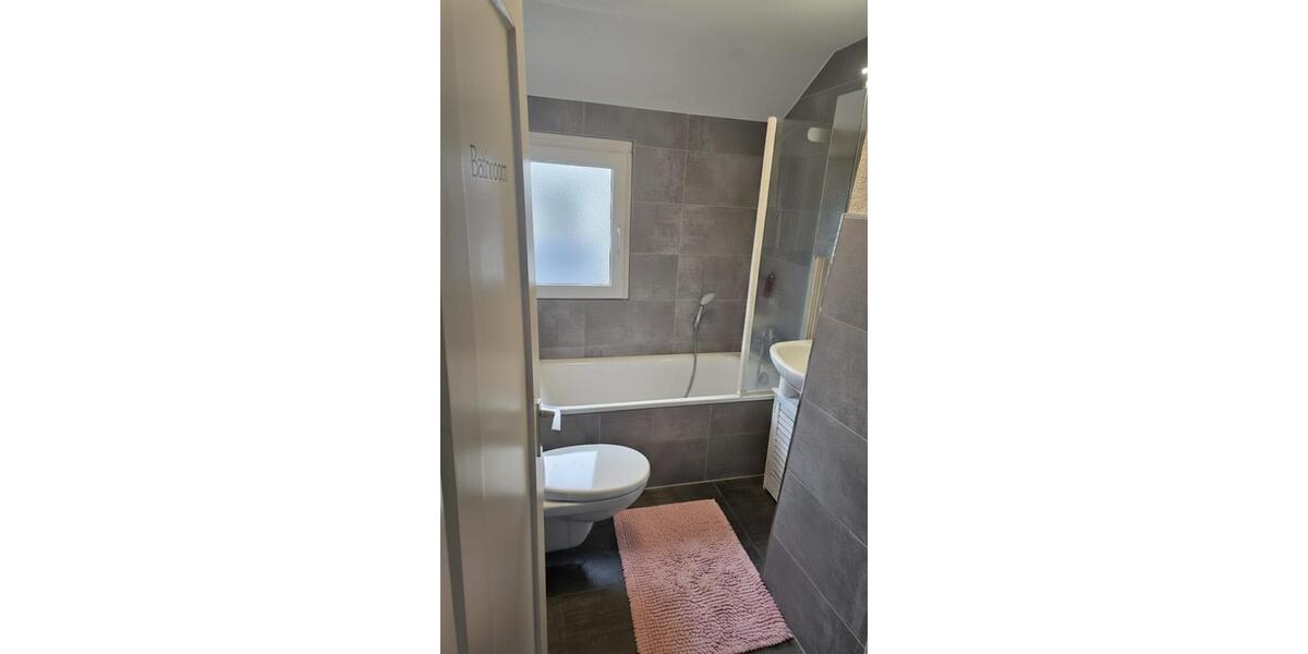 Dachgeschoßwohnung Weingarten (Baden) - 4 Zimmer, 85 m&sup2;, 990&euro; | Angebot:26531657
