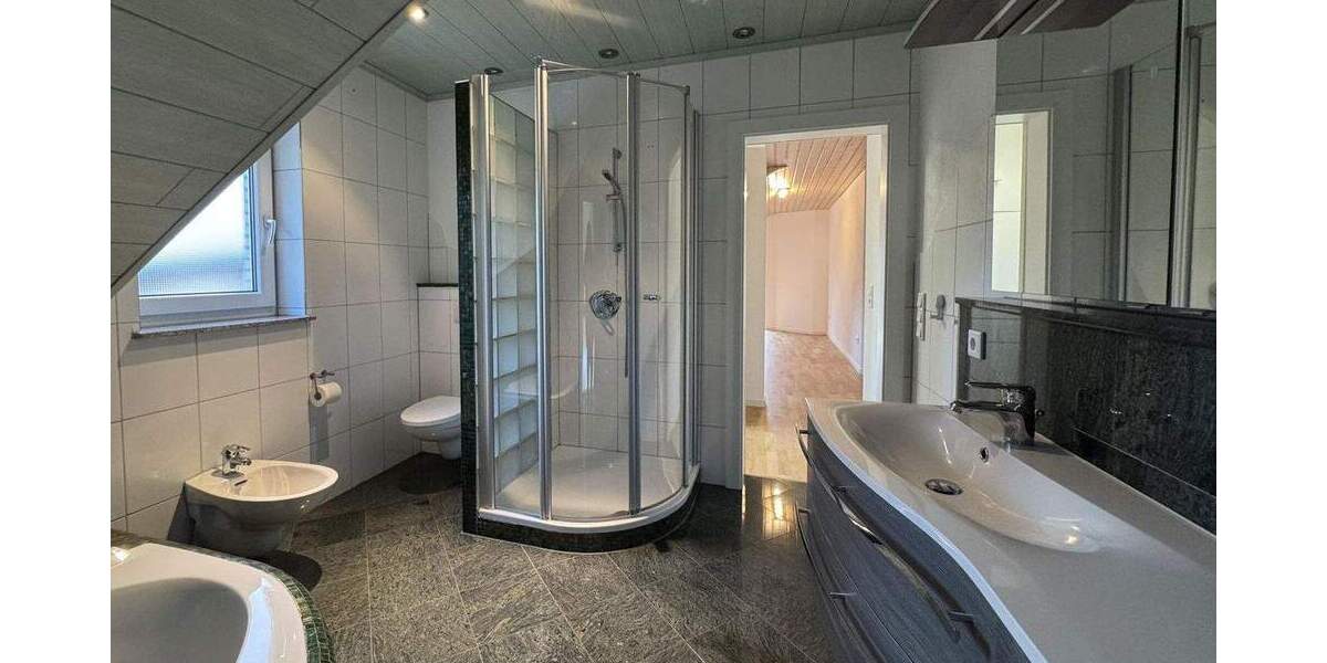 Einfamilienhaus Neckarzimmern - 6 Zimmer, 315 m&sup2;, 2.600&euro; | Angebot:25757028