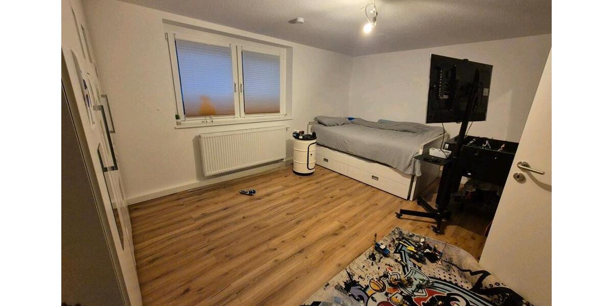 Etagenwohnung Oberderdingen - 4 Zimmer, 110 m&sup2;, 1.400&euro; | Angebot:25325057