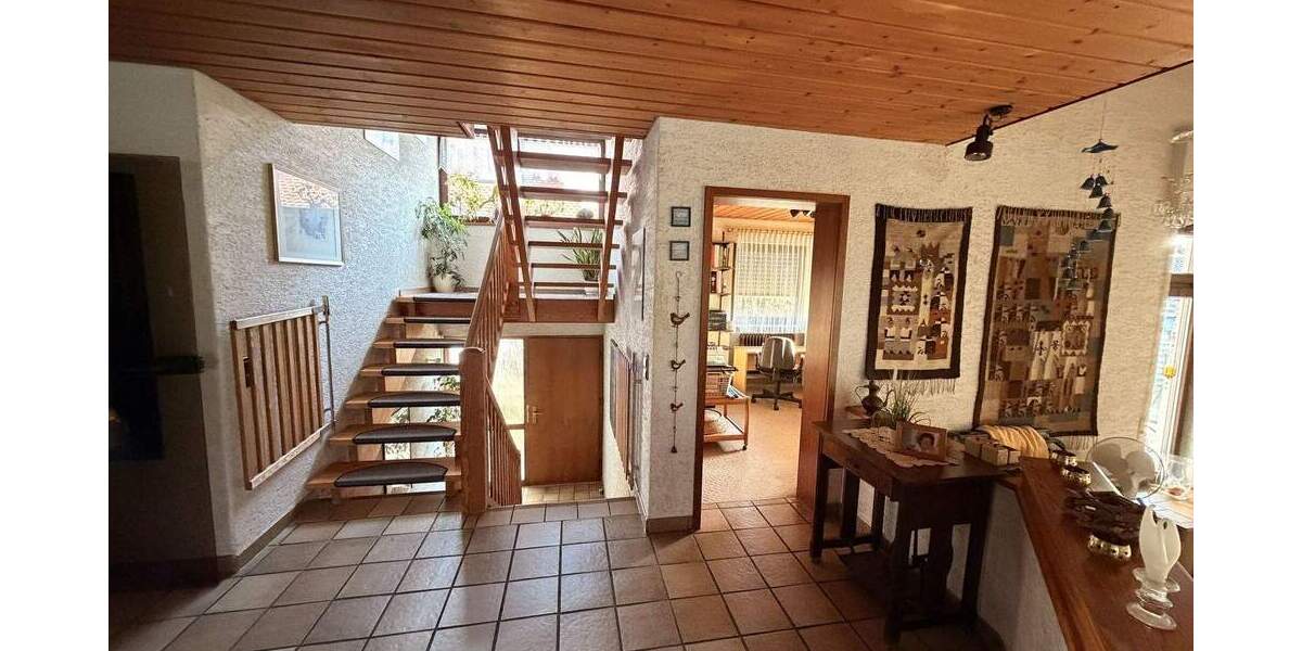 Einfamilienhaus Bretten Gölshausen - 7 Zimmer, 216 m&sup2;, 695.000&euro; | Angebot:25776304