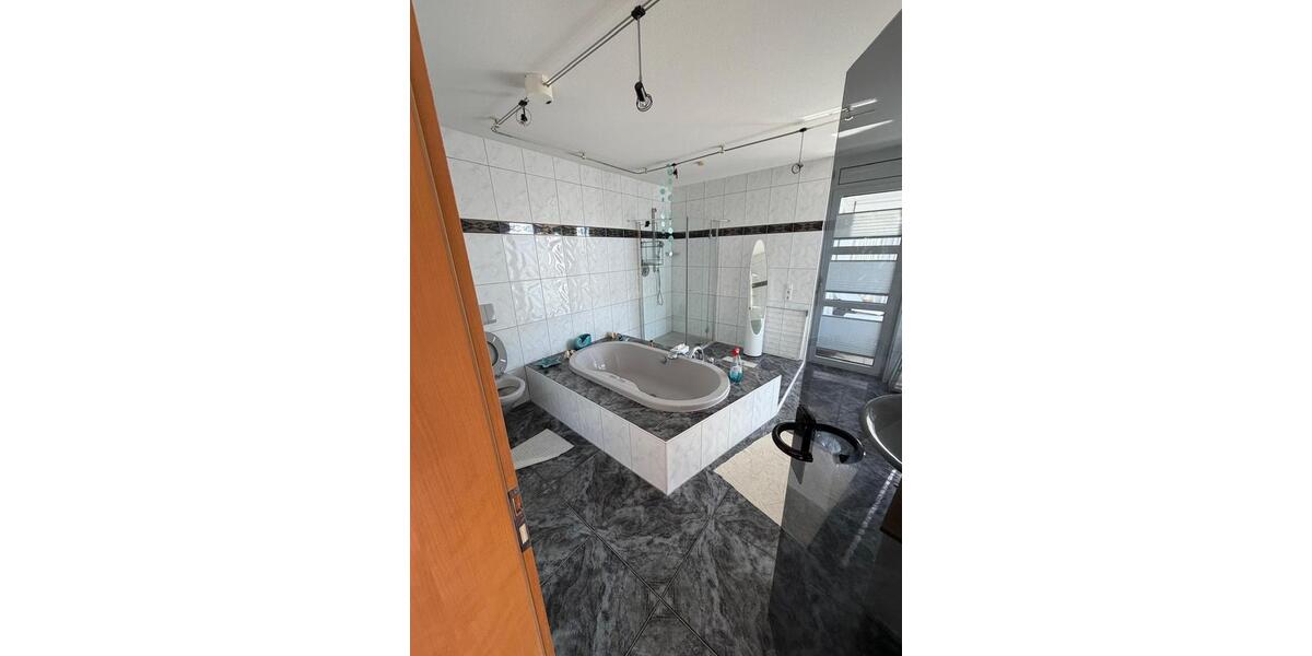 Etagenwohnung Bietigheim-Bissingen Bissingen - 4 Zimmer, 147 m&sup2;, 1.900&euro; | Angebot:25385646