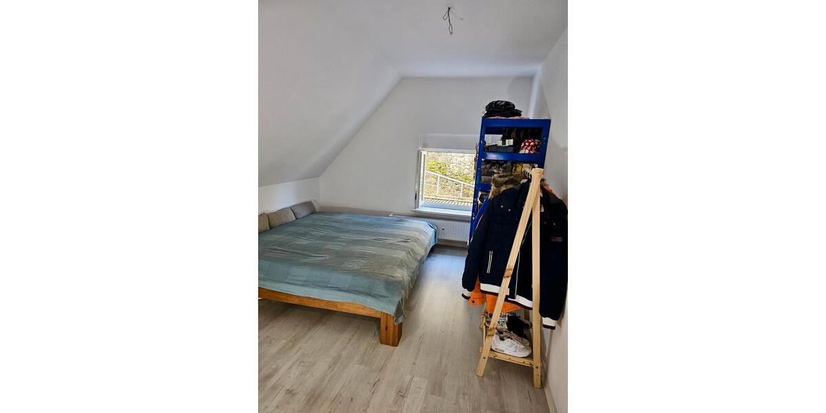 Dachgeschoßwohnung Bönnigheim - 3 Zimmer, 85 m&sup2;, 850&euro; | Angebot:25942000