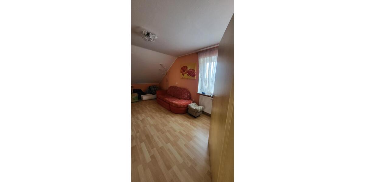 Dachgeschoßwohnung Knittlingen - 3 Zimmer, 70 m&sup2;, 700&euro; | Angebot:24774348