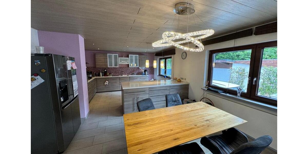 Einfamilienhaus Bretten - 7 Zimmer, 283 m&sup2;, 670.000&euro; | Angebot:25147844