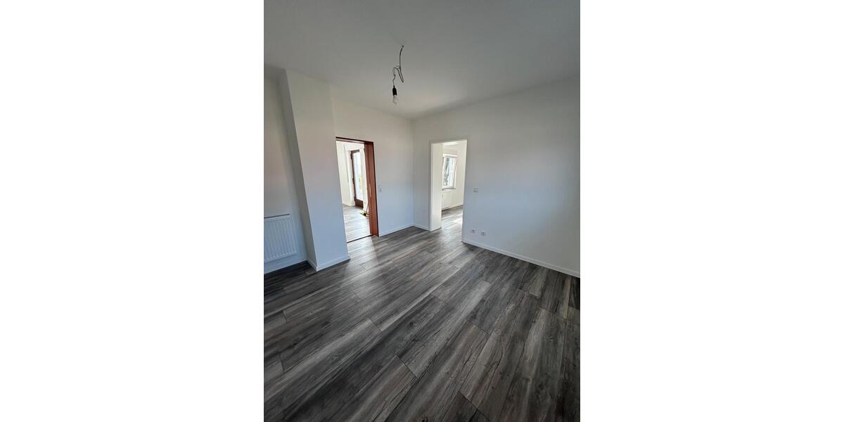 Erdgeschoßwohnung Brackenheim - 4 Zimmer, 100 m&sup2;, 1.350&euro; | Angebot:25418138