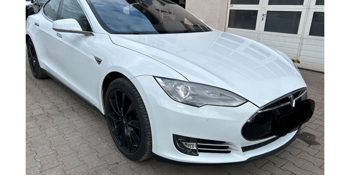 Tesla Model S 206.308 km 16.990 &euro; Heilbronn 74072