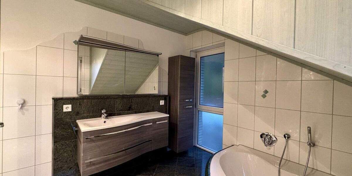 Einfamilienhaus Neckarzimmern - 6 Zimmer, 315 m&sup2;, 2.600&euro; | Angebot:25757028