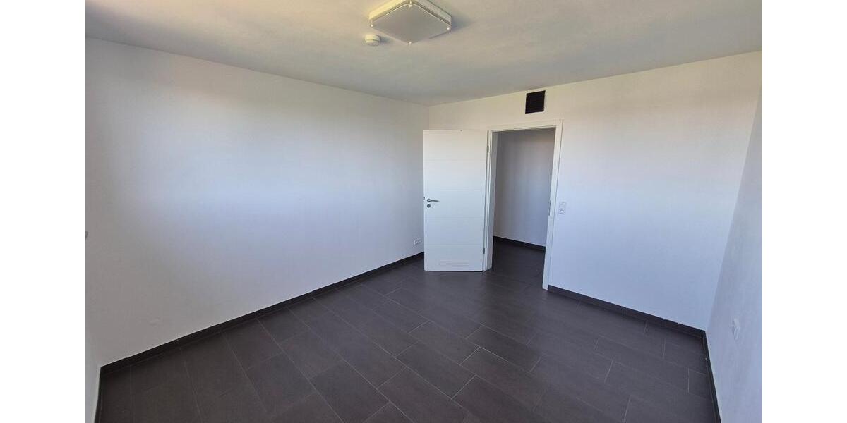 Dachgeschoßwohnung Sersheim - 3 Zimmer, 81 m&sup2;, 1.020&euro; | Angebot:25982331