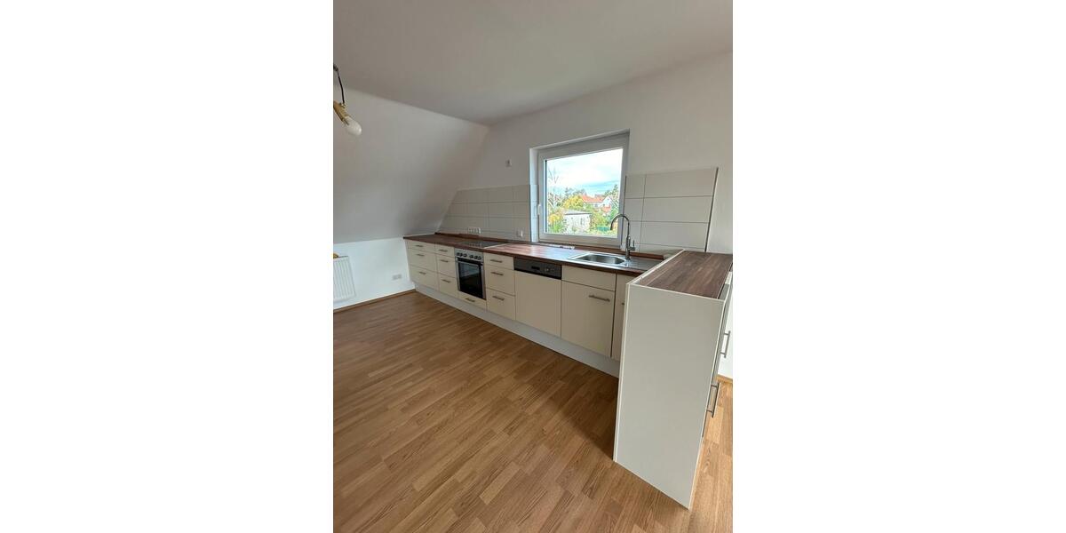 Dachgeschoßwohnung Sankt Leon-Rot Rot - 3 Zimmer, 80 m&sup2;, 1.100&euro; | Angebot:25472489