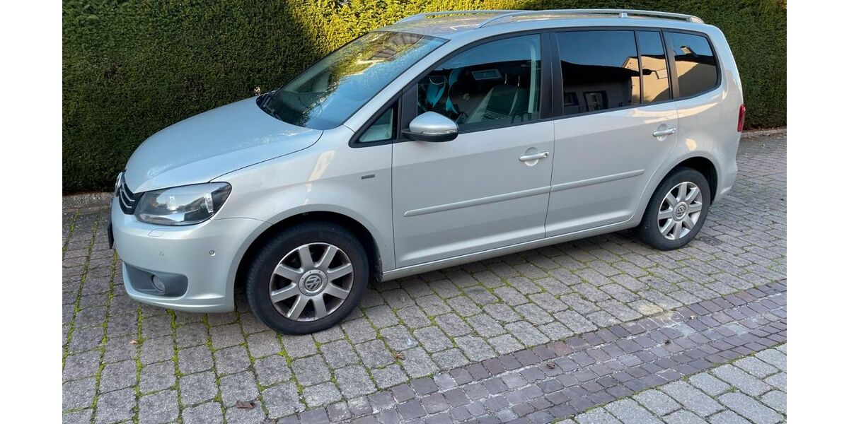 VW Touran 119.000 km 10.400 &euro; Neulingen 75245