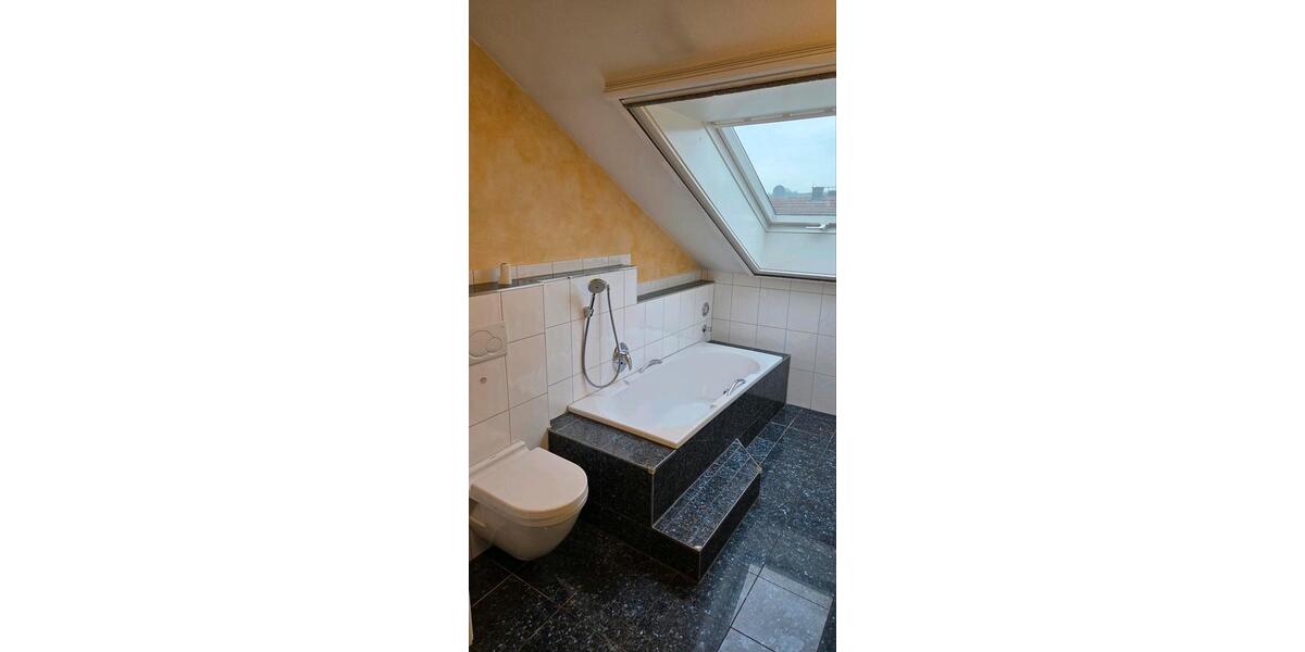 Dachgeschoßwohnung Vaihingen an der Enz - 3.5 Zimmer, 105 m&sup2;, 1.300&euro; | Angebot:24315128