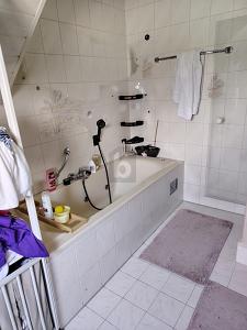 WOHNEN & BAUEN IN EINEM - Zweifamilienhaus Gundelsheim | Angebot:26768616