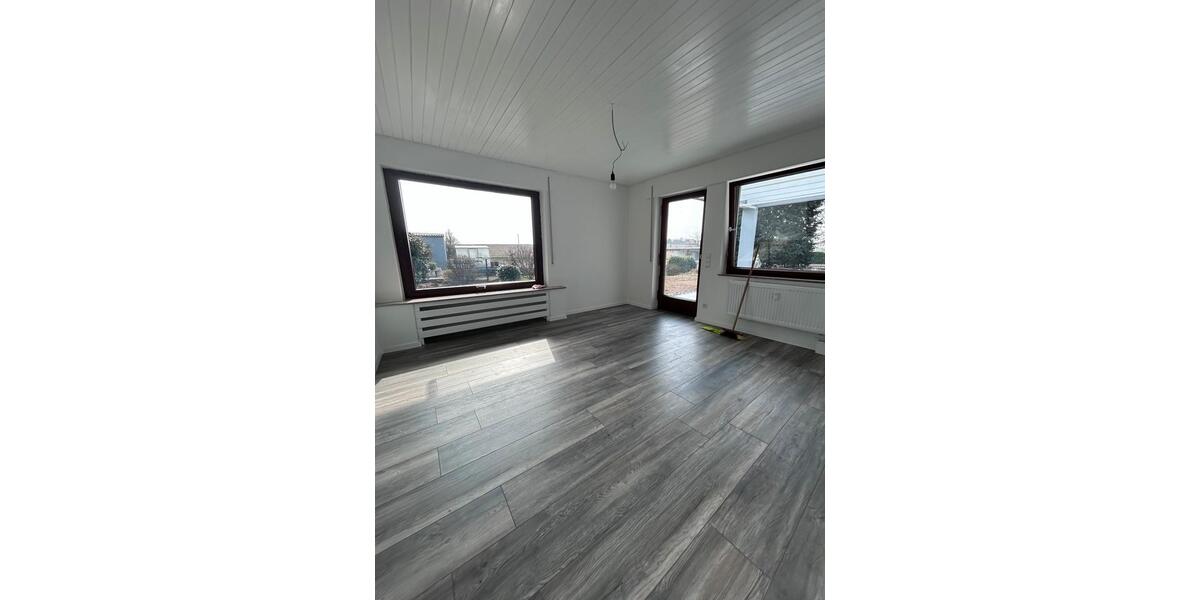 Erdgeschoßwohnung Brackenheim - 4 Zimmer, 100 m&sup2;, 1.350&euro; | Angebot:25418138