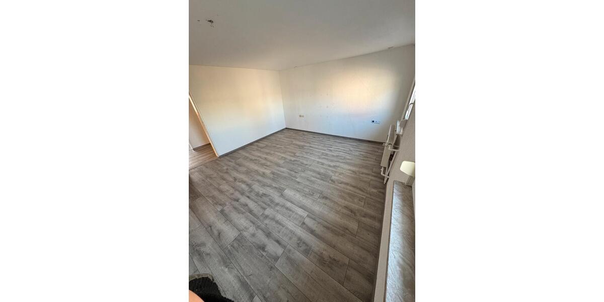 Etagenwohnung Mühlacker - 2 Zimmer, 85 m&sup2;, 950&euro; | Angebot:25178938