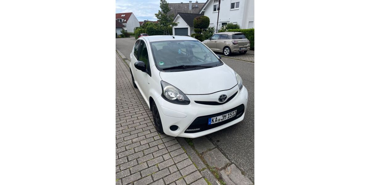 Toyota Aygo (X) 158.600 km 3.000 &euro; Bruchsal 76646