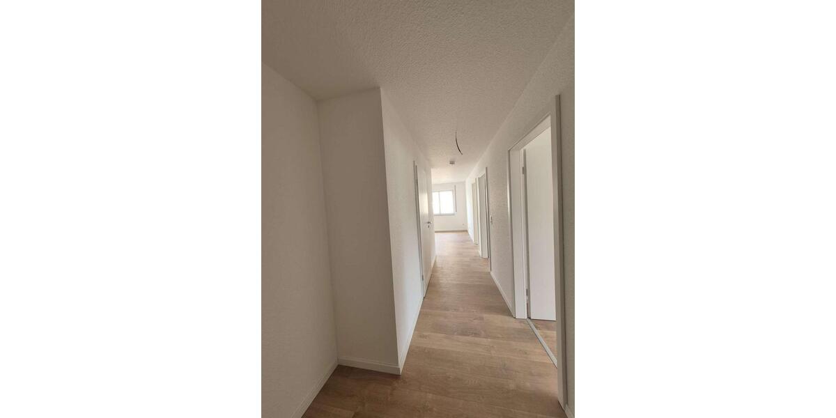 Etagenwohnung Vaihingen an der Enz - 4 Zimmer, 82 m&sup2;, 1.110&euro; | Angebot:25051722