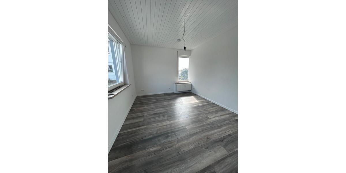 Erdgeschoßwohnung Brackenheim - 4 Zimmer, 100 m&sup2;, 1.350&euro; | Angebot:25418138