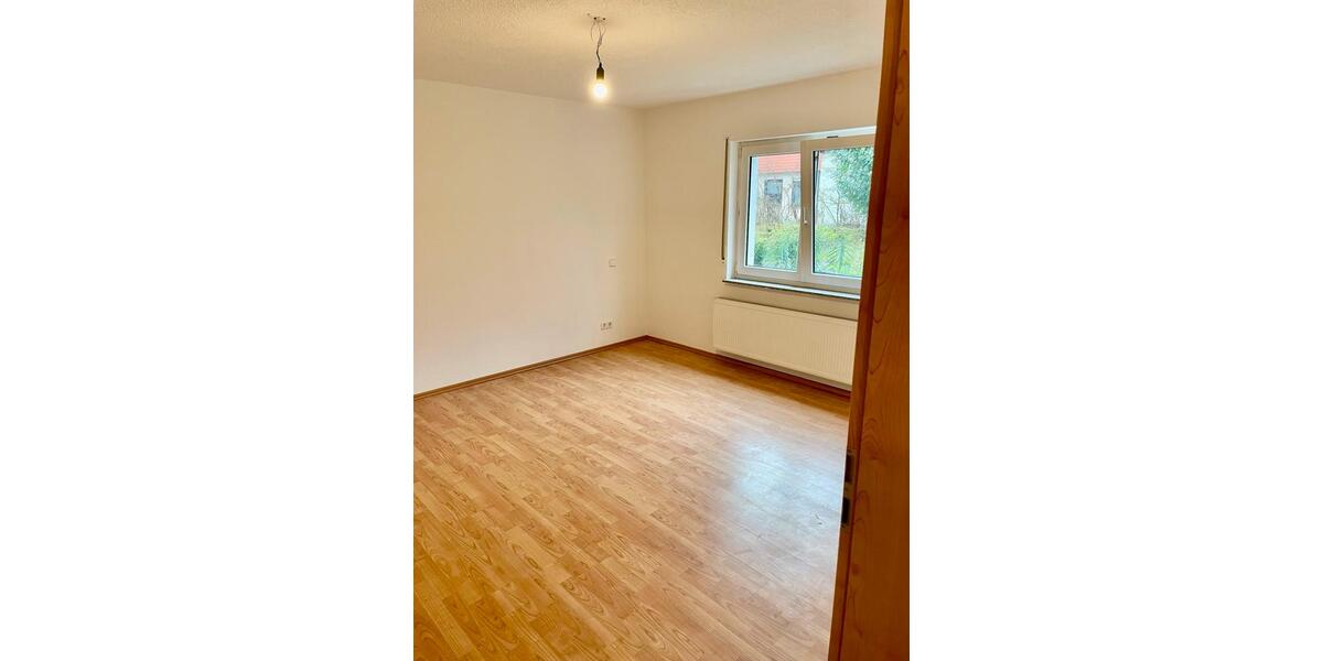 Etagenwohnung Kirchardt - 5 Zimmer, 90 m&sup2;, 900&euro; | Angebot:25378346