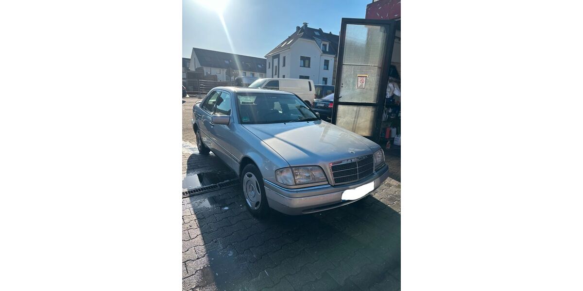 Mercedes-Benz C 180 137.000 km 2.499 &euro; Neckargemünd 69151