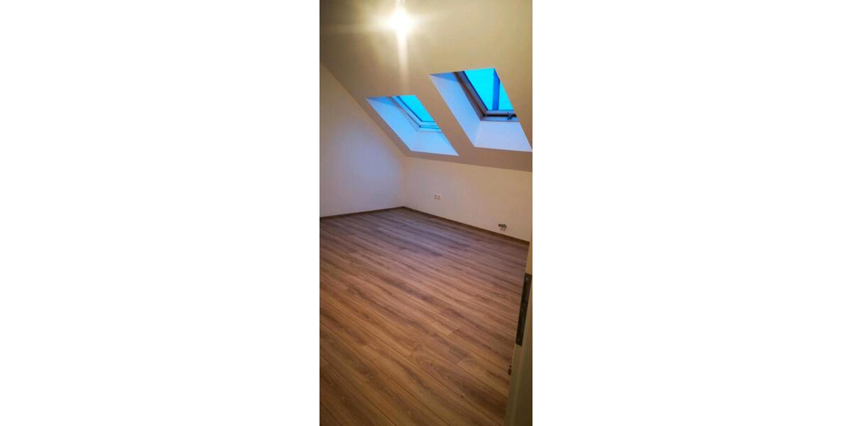 Dachgeschoßwohnung Sandhausen - 3 Zimmer, 83 m&sup2;, 1.300&euro; | Angebot:25350410