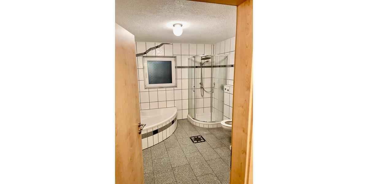Etagenwohnung Kirchardt - 5 Zimmer, 90 m&sup2;, 900&euro; | Angebot:25378346