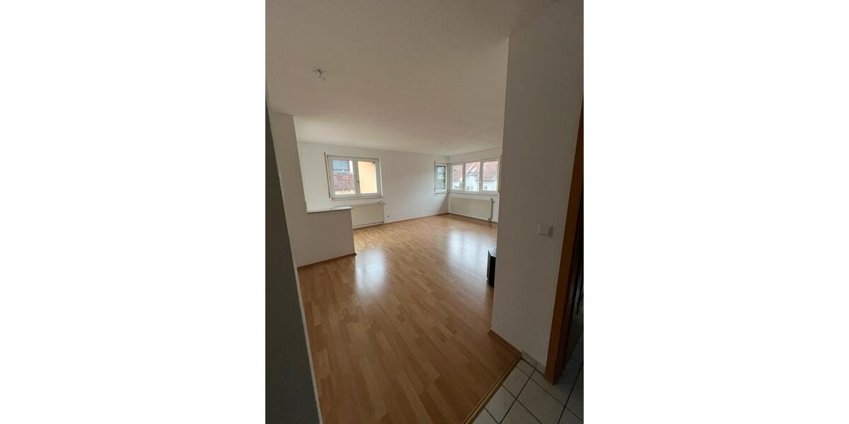 Hochparterre Brackenheim - 3.5 Zimmer, 75 m&sup2;, 1.400&euro; | Angebot:25865107