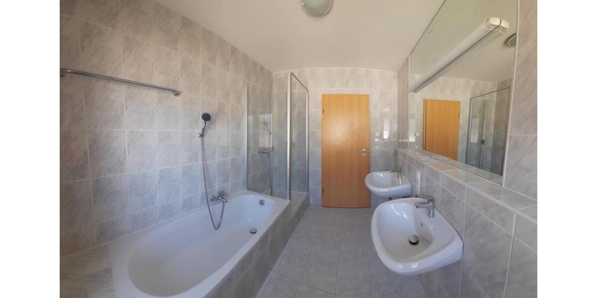 Dachgeschoßwohnung Mühlhausen - 4 Zimmer, 106 m&sup2;, 1.350&euro; | Angebot:25262535