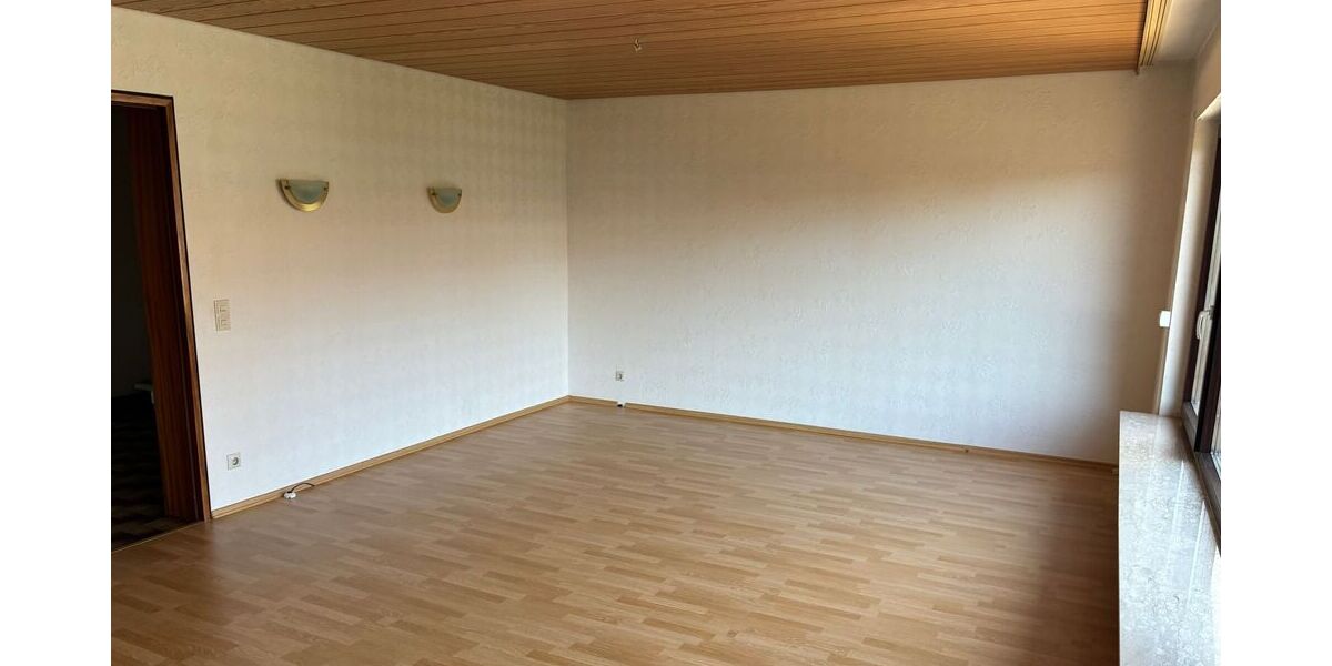 Gepflegte Doppelhaushälfte mit großem Garten in Top-Wohnlage - Einfamilienhaus Cleebronn | Angebot:27294861