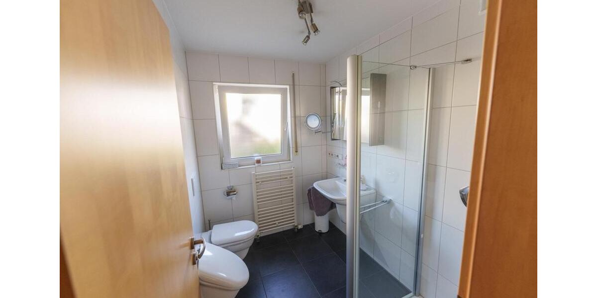 Einfamilienhaus Bad Friedrichshall - 6 Zimmer, 240 m&sup2;, 2.650&euro; | Angebot:25832076