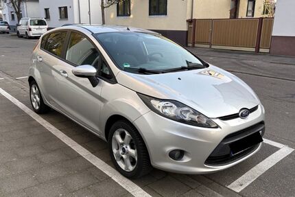 Ford Fiesta 127.050 km 4.299 &euro; Forst 76694