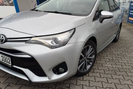 Toyota Avensis 251.890 km 5.990 &euro; Bruchsal 76646