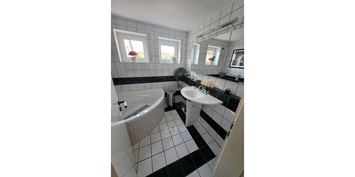 Erdgeschoßwohnung Eberdingen - 3 Zimmer, 133 m&sup2;, 398.000&euro; | Angebot:26041216