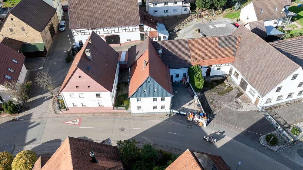 Einfamilienhaus Gundelsheim / Bachenau Bachenau - 9 Zimmer, 300 m&sup2;, 360.000&euro; | Angebot:24828998