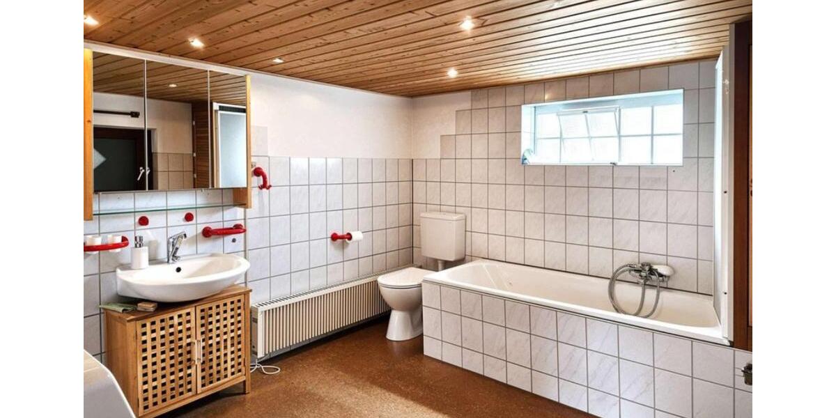 Einfamilienhaus Wiesloch - 7 Zimmer, 150 m&sup2;, 290.000&euro; | Angebot:25803476