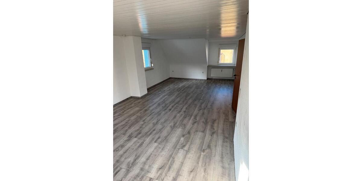 Etagenwohnung Mühlacker - 2 Zimmer, 85 m&sup2;, 950&euro; | Angebot:25178938