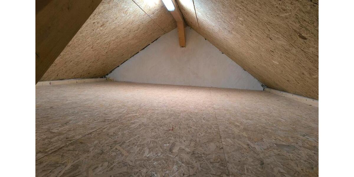 Dachgeschoßwohnung Sandhausen - 3 Zimmer, 83 m&sup2;, 1.300&euro; | Angebot:25350410