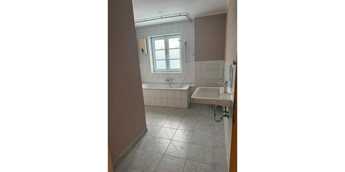 Etagenwohnung Sinsheim - 3 Zimmer, 84 m&sup2;, 1.050&euro; | Angebot:24767534