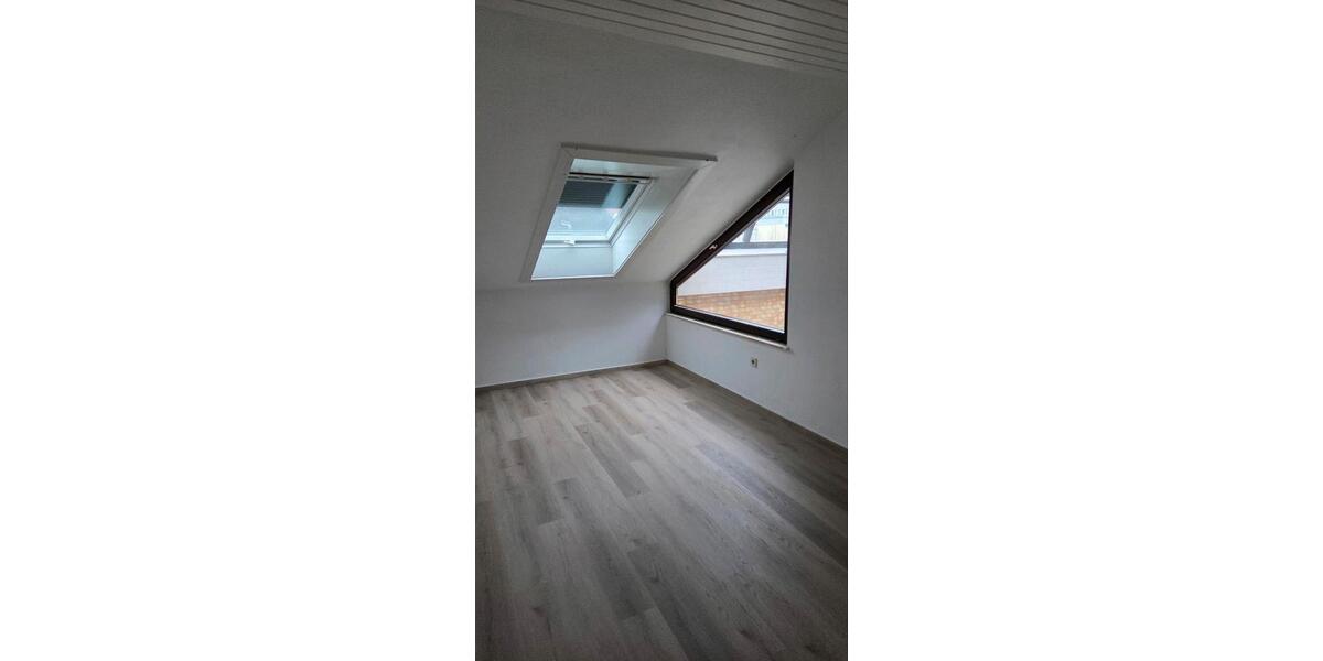 Dachgeschoßwohnung Vaihingen an der Enz - 3.5 Zimmer, 105 m&sup2;, 1.300&euro; | Angebot:24315128