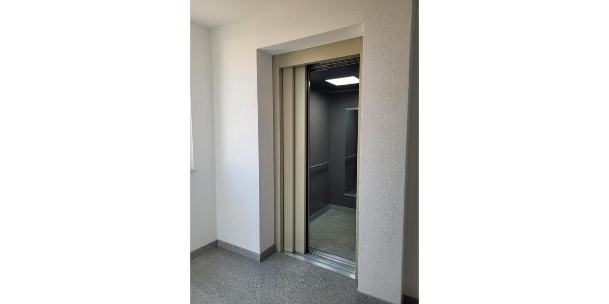 Erdgeschoßwohnung Bad Friedrichshall - 4.5 Zimmer, 90 m&sup2;, 1.600&euro; | Angebot:25571688