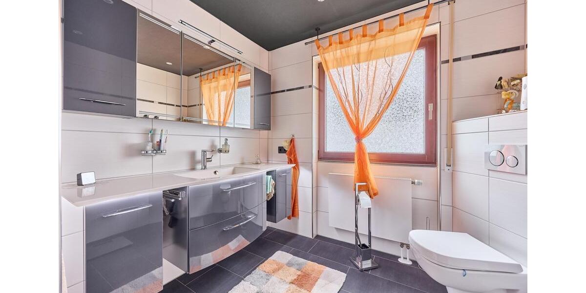 Etagenwohnung Walzbachtal - 5 Zimmer, 110 m&sup2;, 1.300&euro; | Angebot:26675113
