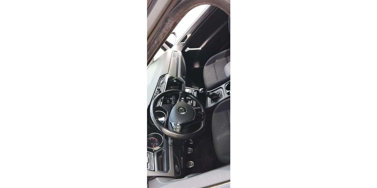 VW Touran 108.000 km 21.999 &euro; Tamm 71732