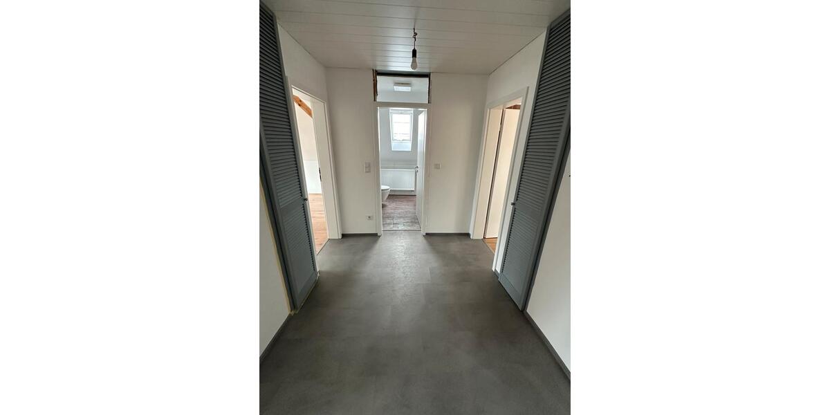 Dachgeschoßwohnung Sankt Leon-Rot Rot - 3 Zimmer, 80 m&sup2;, 1.100&euro; | Angebot:25472489