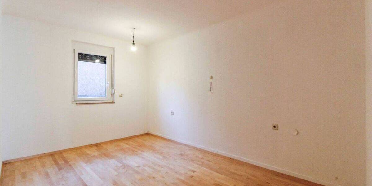 Einfamilienhaus Erligheim - 9 Zimmer, 375.000&euro; | Angebot:26016622