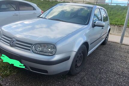 VW Golf 145.798 km 2.390 &euro; Königsbach-Stein 75203