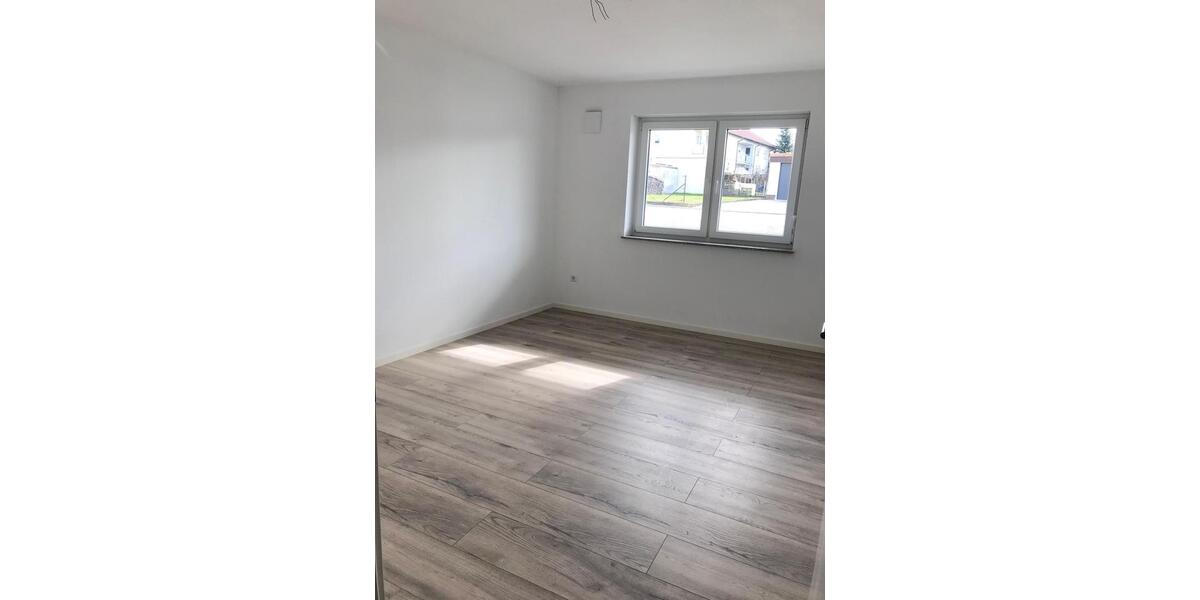 Erdgeschoßwohnung Gemmingen - 4 Zimmer, 123 m&sup2;, 1.100&euro; | Angebot:26181805