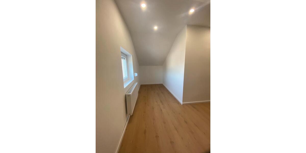 Dachgeschoßwohnung Heilbronn Horkheim - 3 Zimmer, 100 m&sup2;, 1.300&euro; | Angebot:26547367