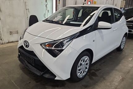 Toyota Aygo (X) 58.560 km 10.990 &euro; Bretten 75015