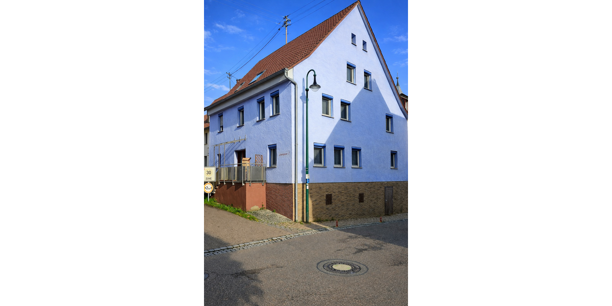 Einfamilienhaus Mühlacker - 8 Zimmer, 252 m&sup2;, 350.000&euro; | Angebot:24025745