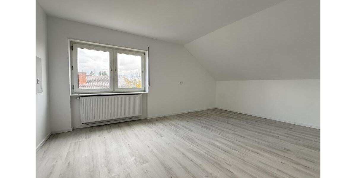 Dachgeschoßwohnung Kürnbach - 4 Zimmer, 120 m&sup2;, 1.175&euro; | Angebot:26284377