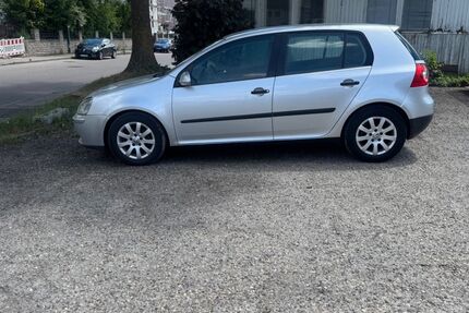 VW Golf 181.000 km 2.750 &euro; Mühlacker 75417